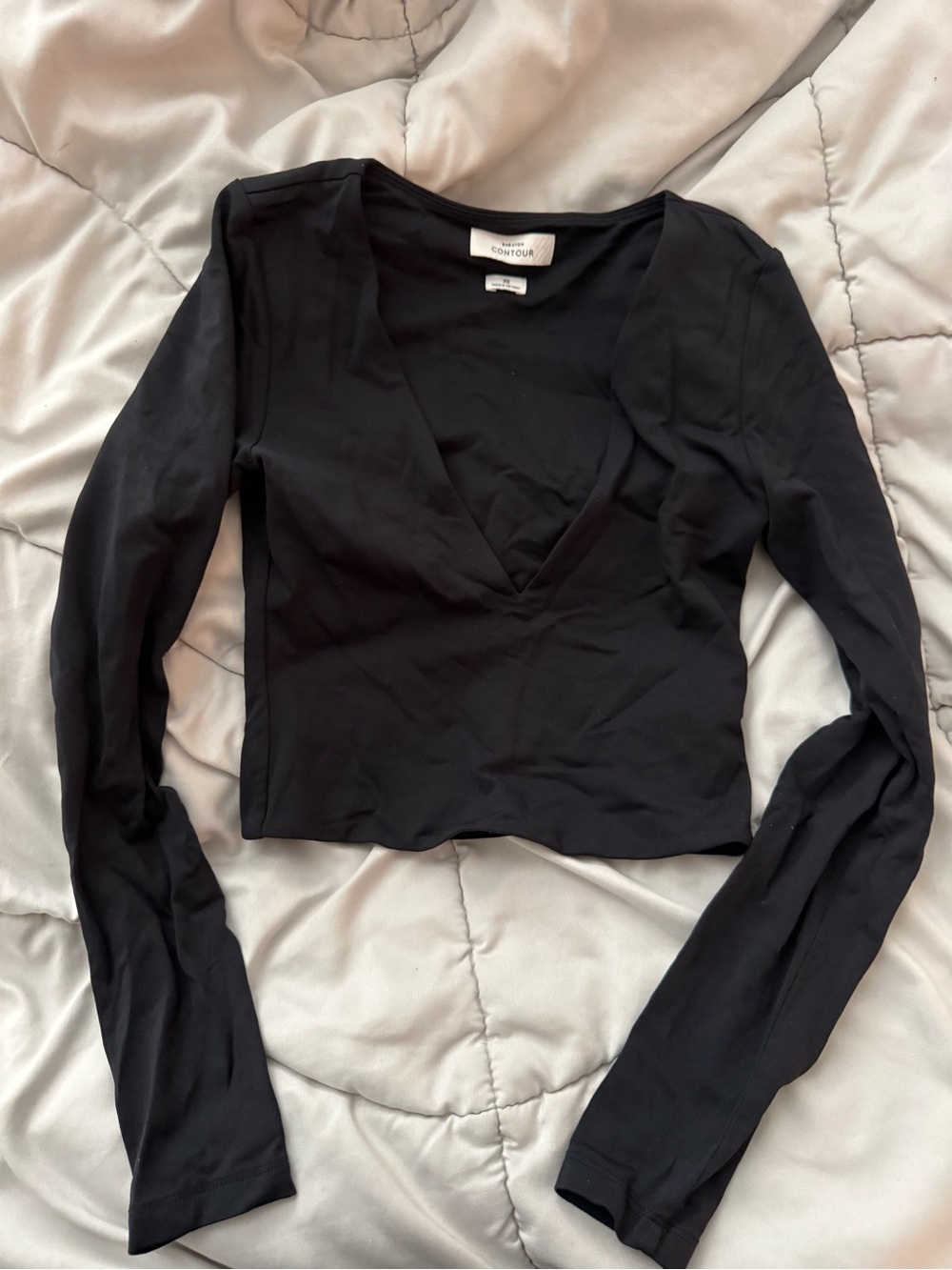 Women's Black Long-Sleeve V-Neck Crop Top